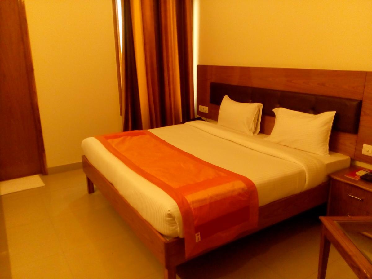 Red Carpet Hotels Noida Kültér fotó