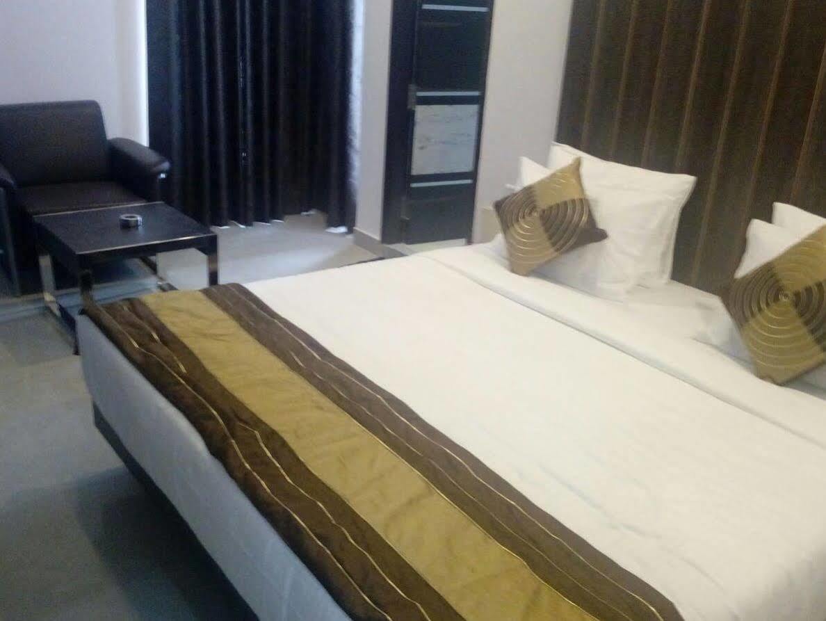 Red Carpet Hotels Noida Kültér fotó